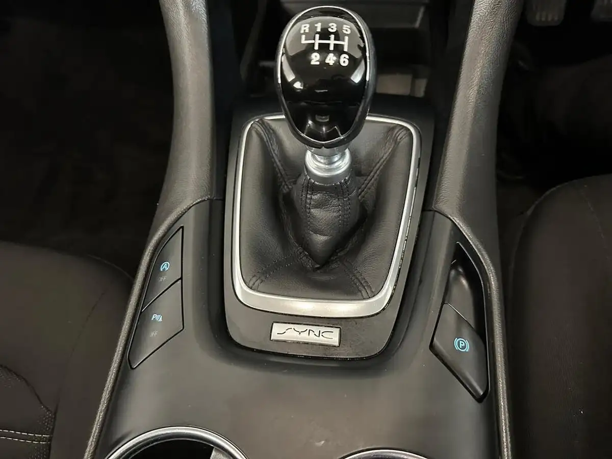 2020-ford-mondeo-20tdci-zetec-edition-hatchback-big-24