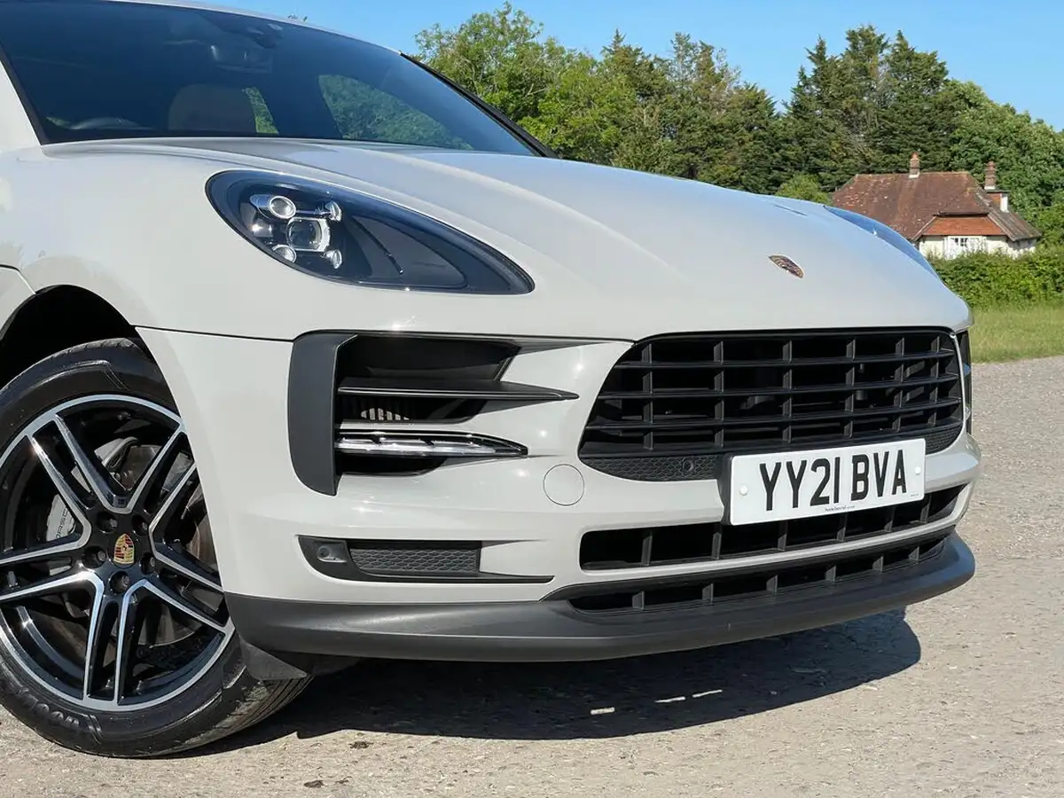 2021-porsche-macan-30-s-big-59
