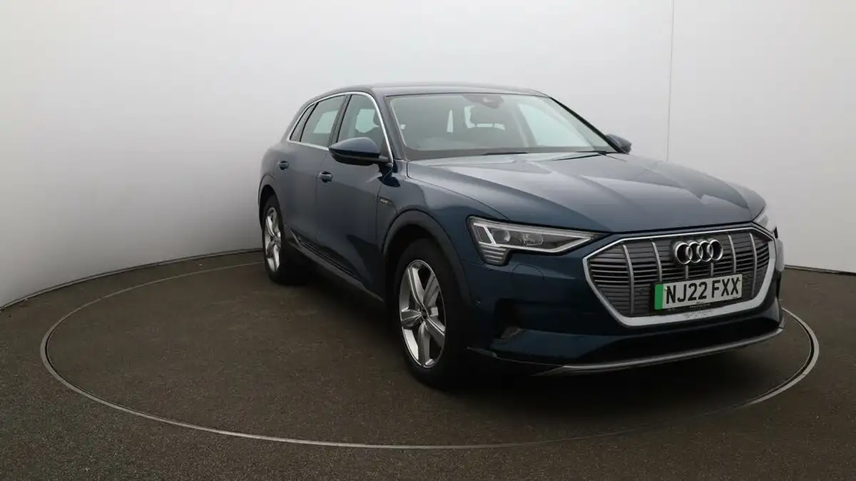 2022-audi-e-tron-55e-technik-station-wagon-big-34
