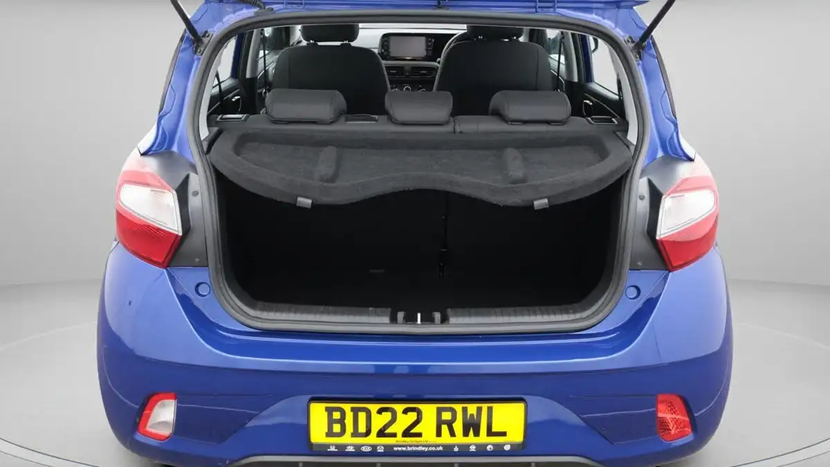 2022-hyundai-i10-10-se-connect-auto-big-17