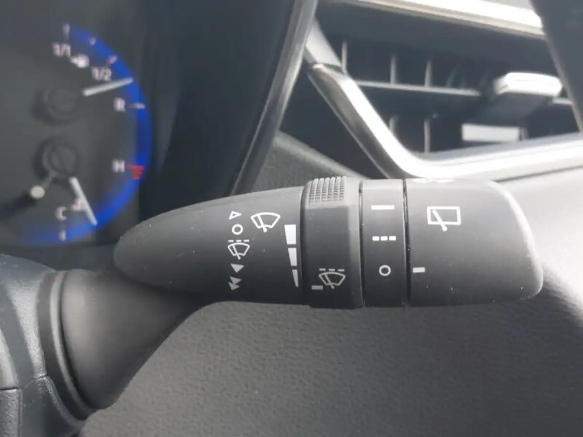 2022-toyota-corolla-20-vvt-i-icon-tech-hatchback-big-14