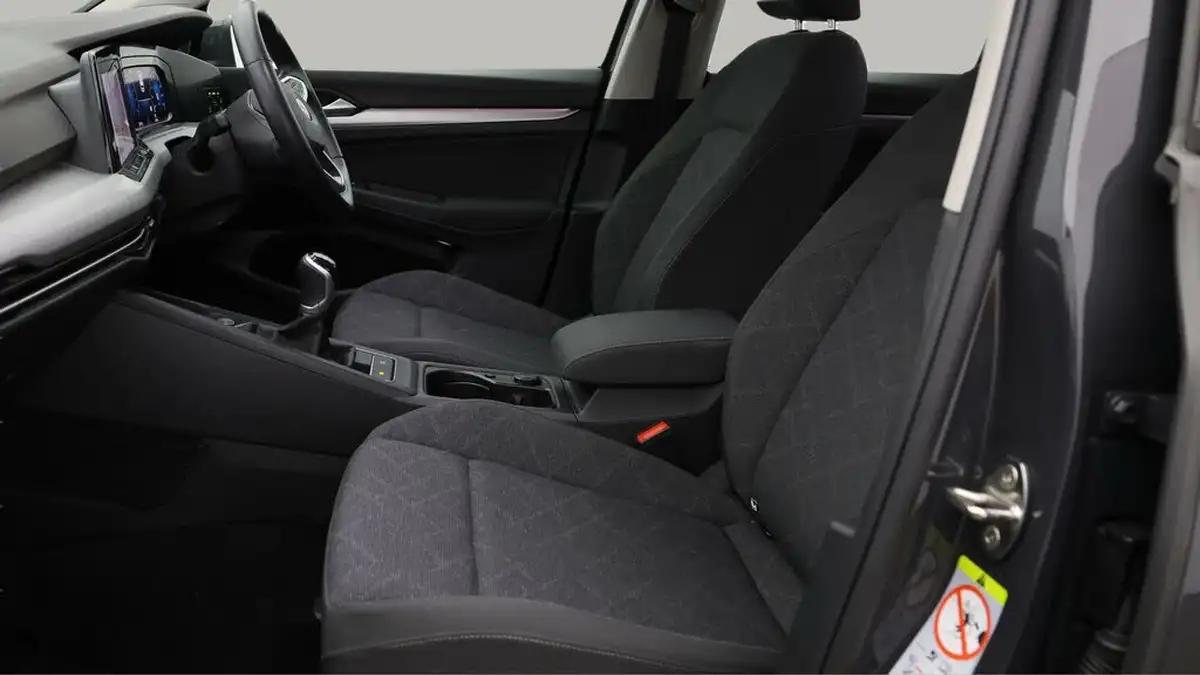 2022-volkswagen-golf-15-tsi-life-130ps-hatchback-big-14