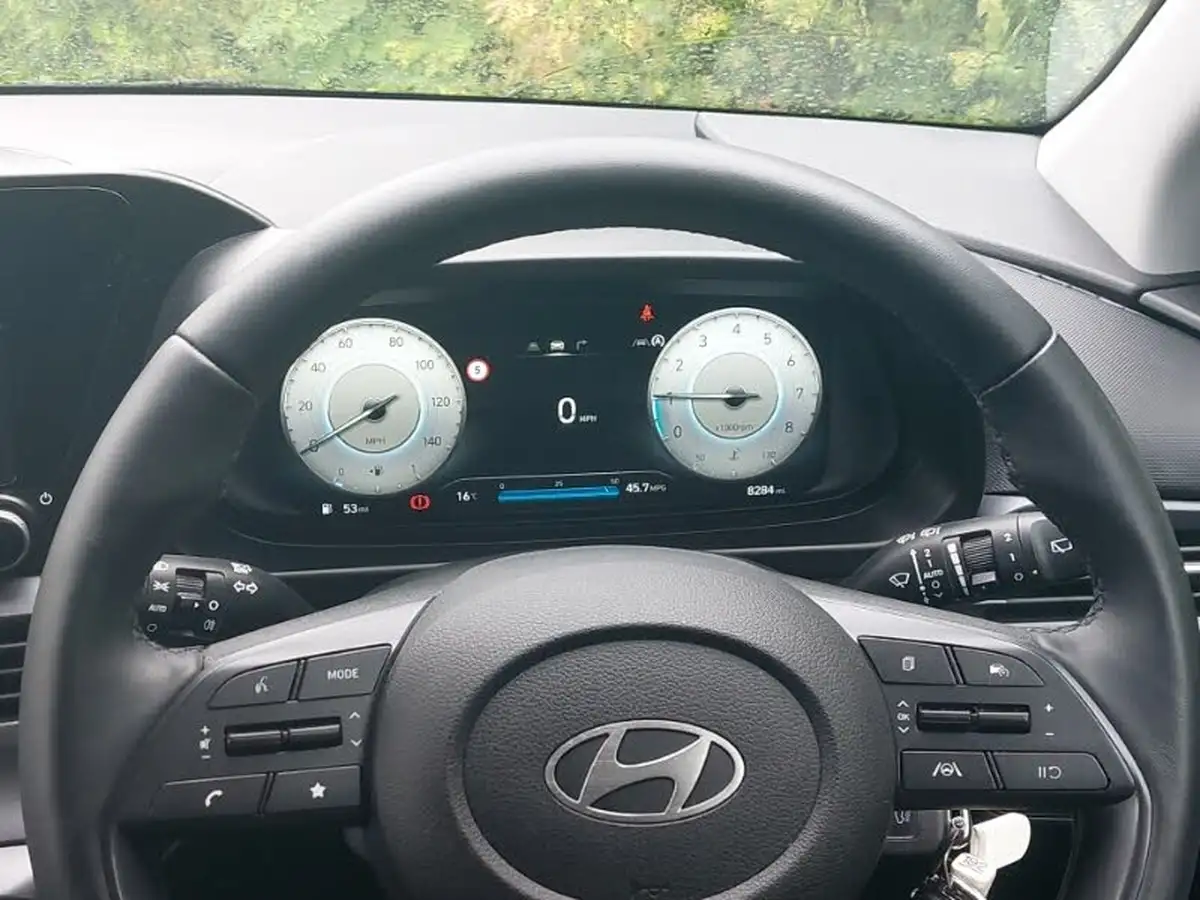 2023-hyundai-i20-10-t-gdi-premium-two-tone-roof-big-9