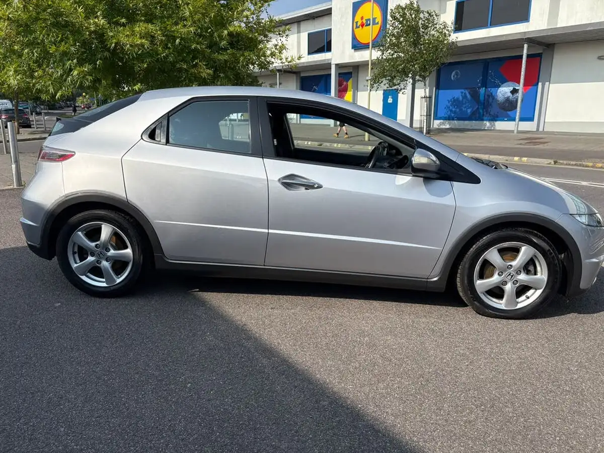 2009-honda-civic-18-se-i-vtec-big-4
