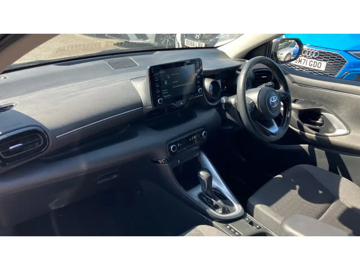 2022-toyota-yaris-15-vvt-i-design-big-8