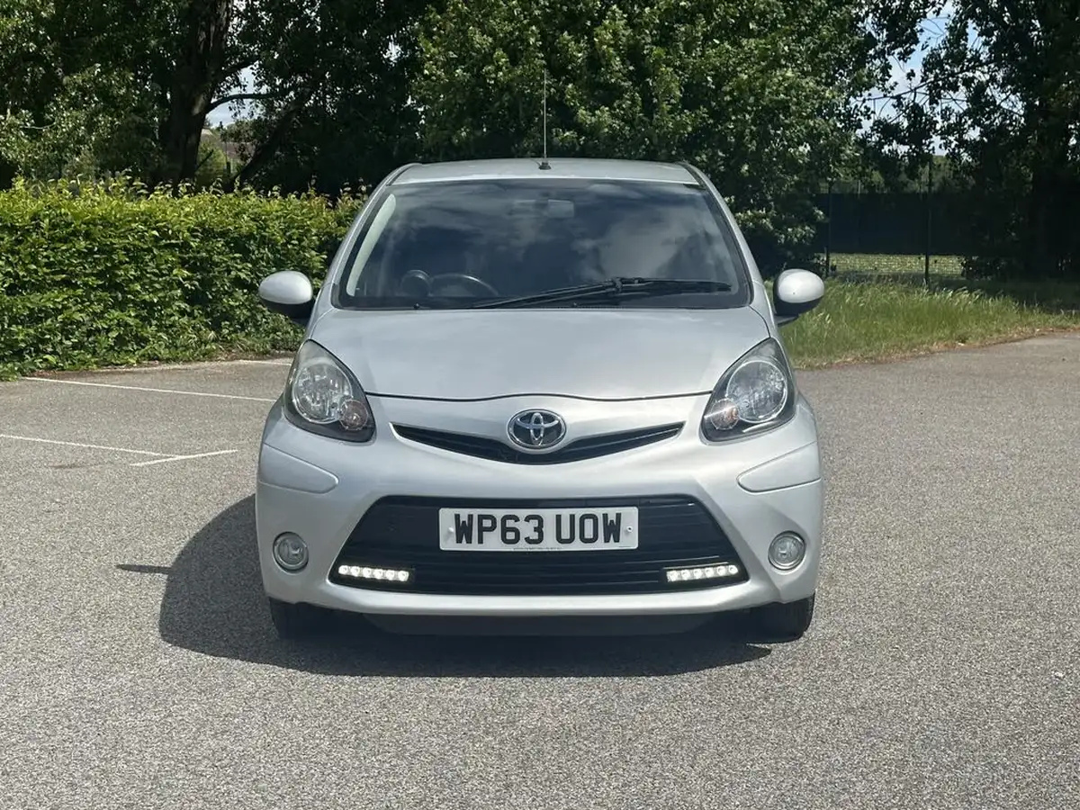 2014-toyota-aygo-10-mode-ac-5d-big-1
