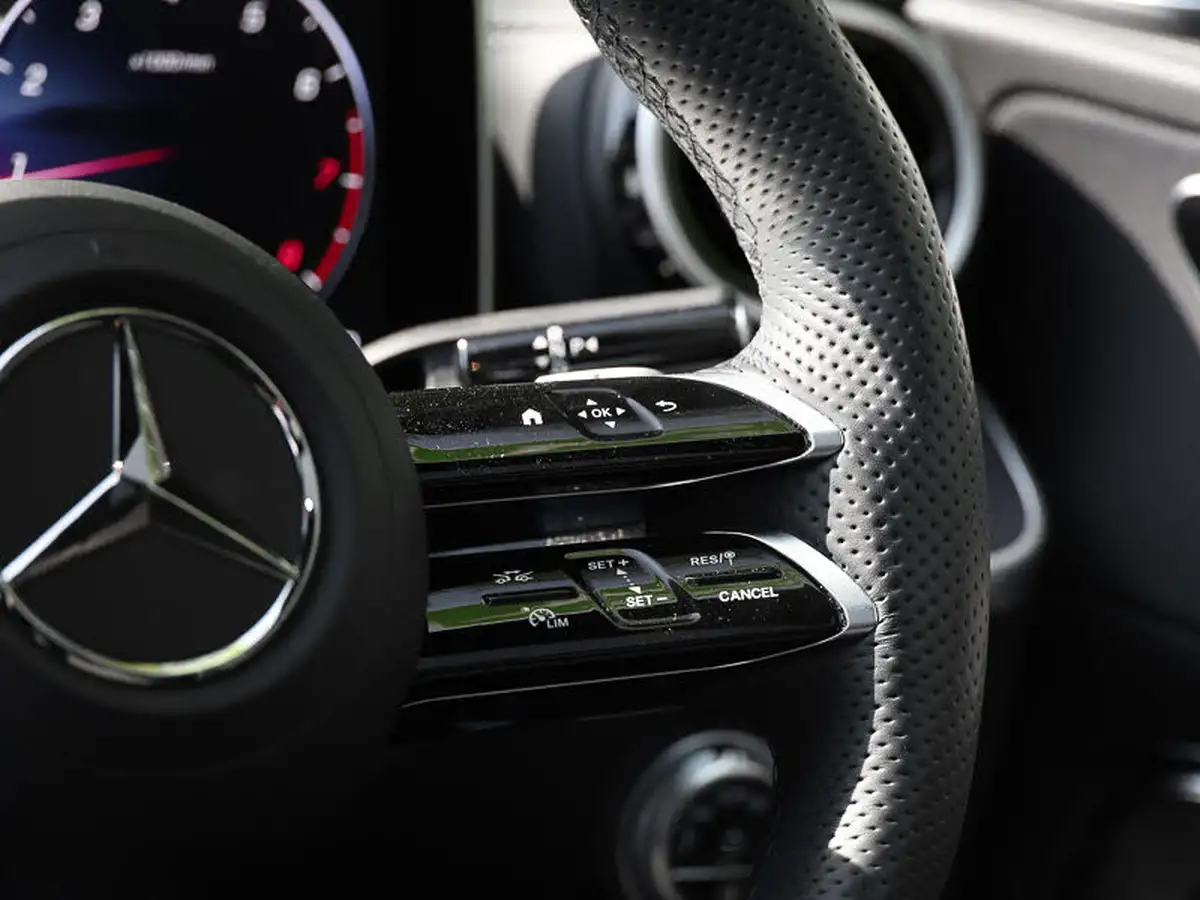2024-mercedes-benz-c-class-20-c300-amg-line-premium-plus-259ps-saloon-4d-1999cc-big-9