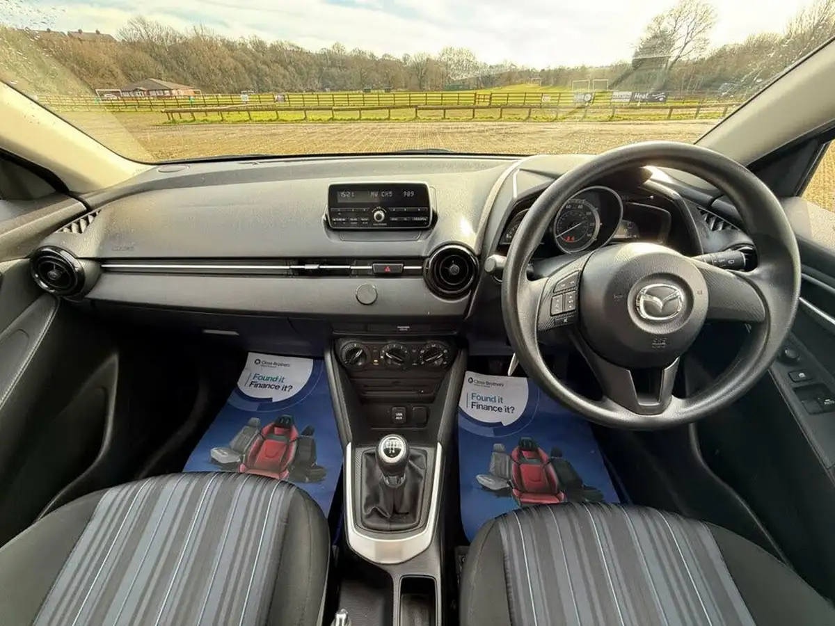 2017-mazda-mazda2-15-se-big-13
