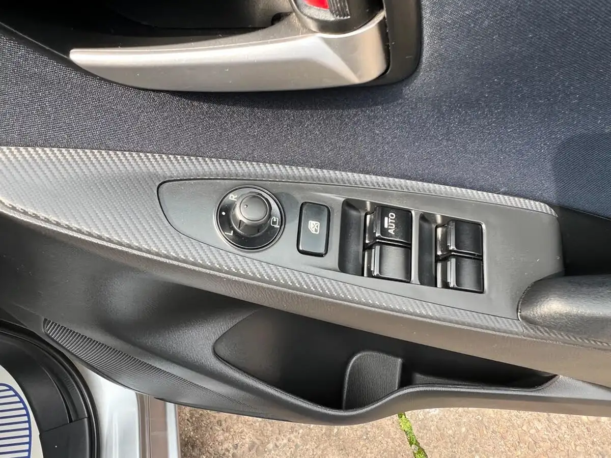 2016-mazda-mazda2-15-se-l-nav-big-32