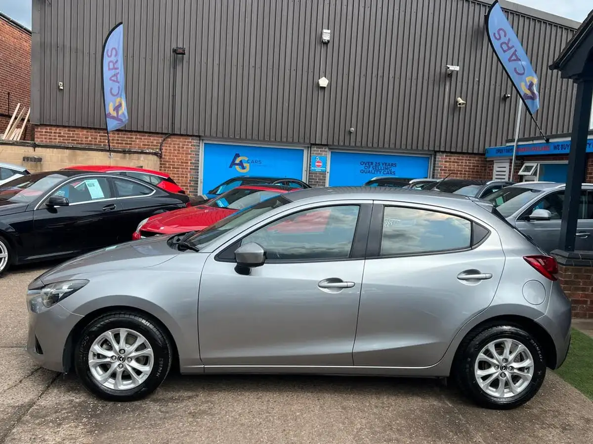 2016-mazda-mazda2-15-se-l-nav-big-8