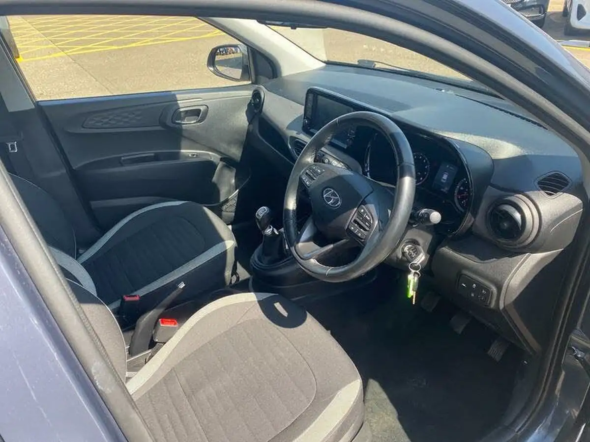 2022-hyundai-i10-12-se-connect-big-9