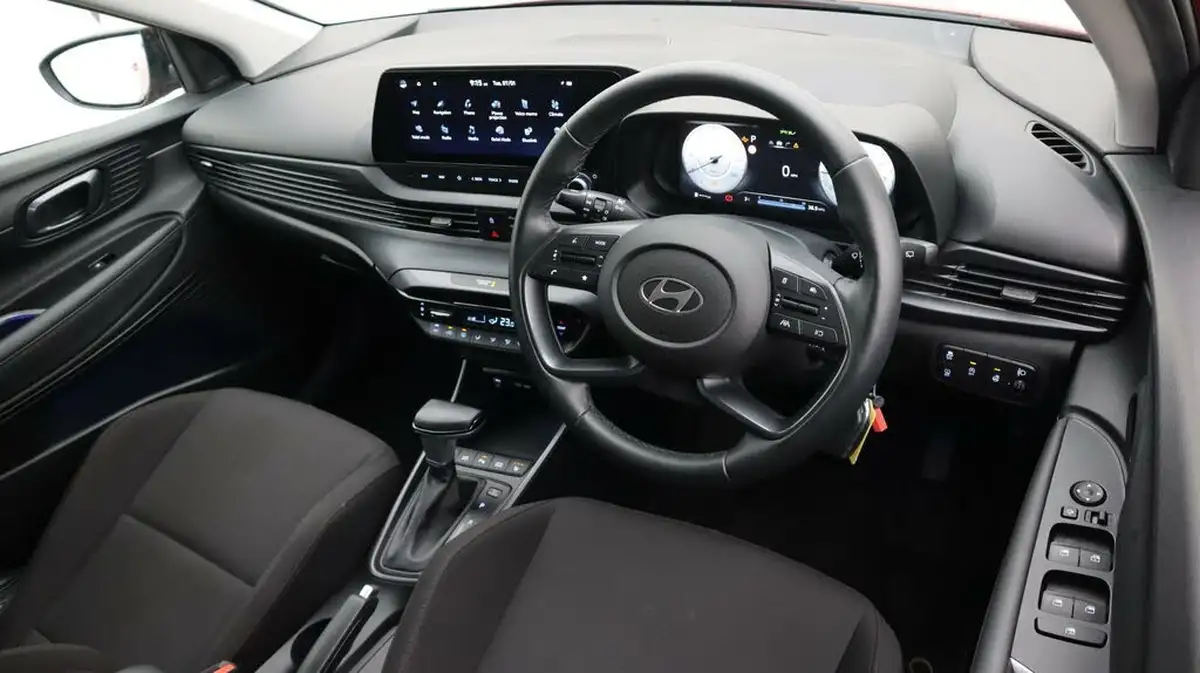 2024-hyundai-i20-10-t-gdi-premium-dct-big-9
