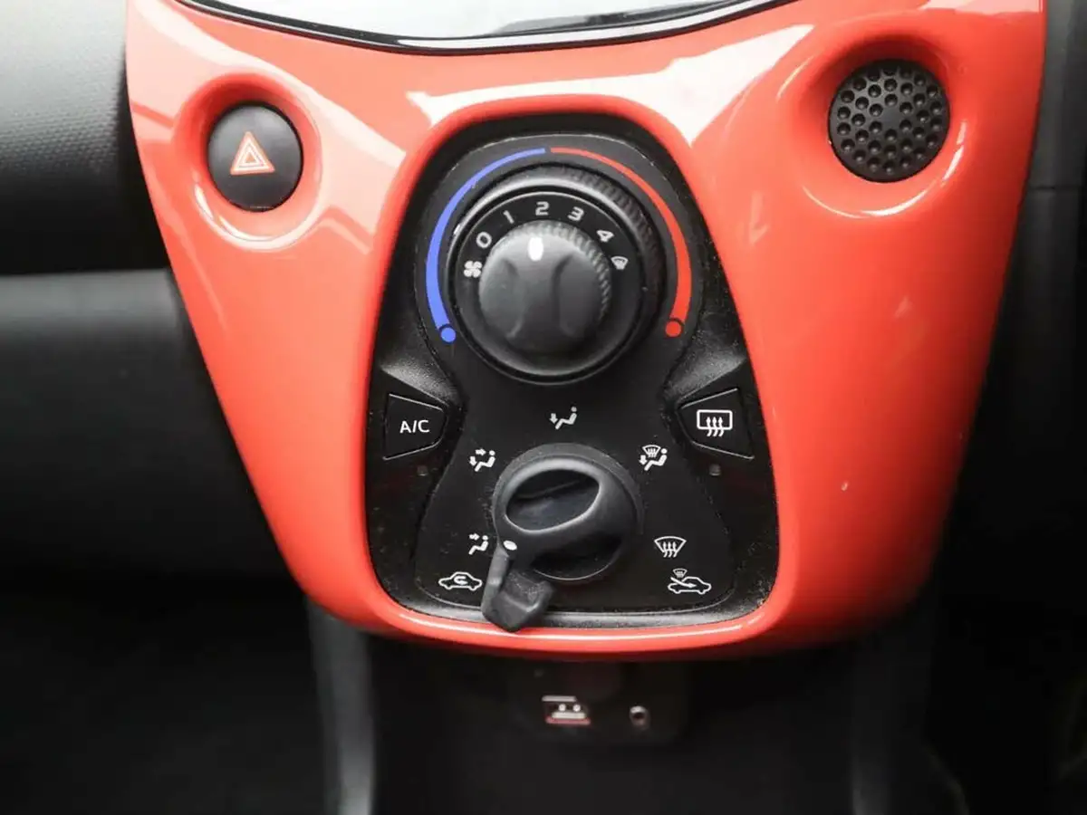 2019-citroen-c1-10-vti-flair-72ps-5d-etg-big-17