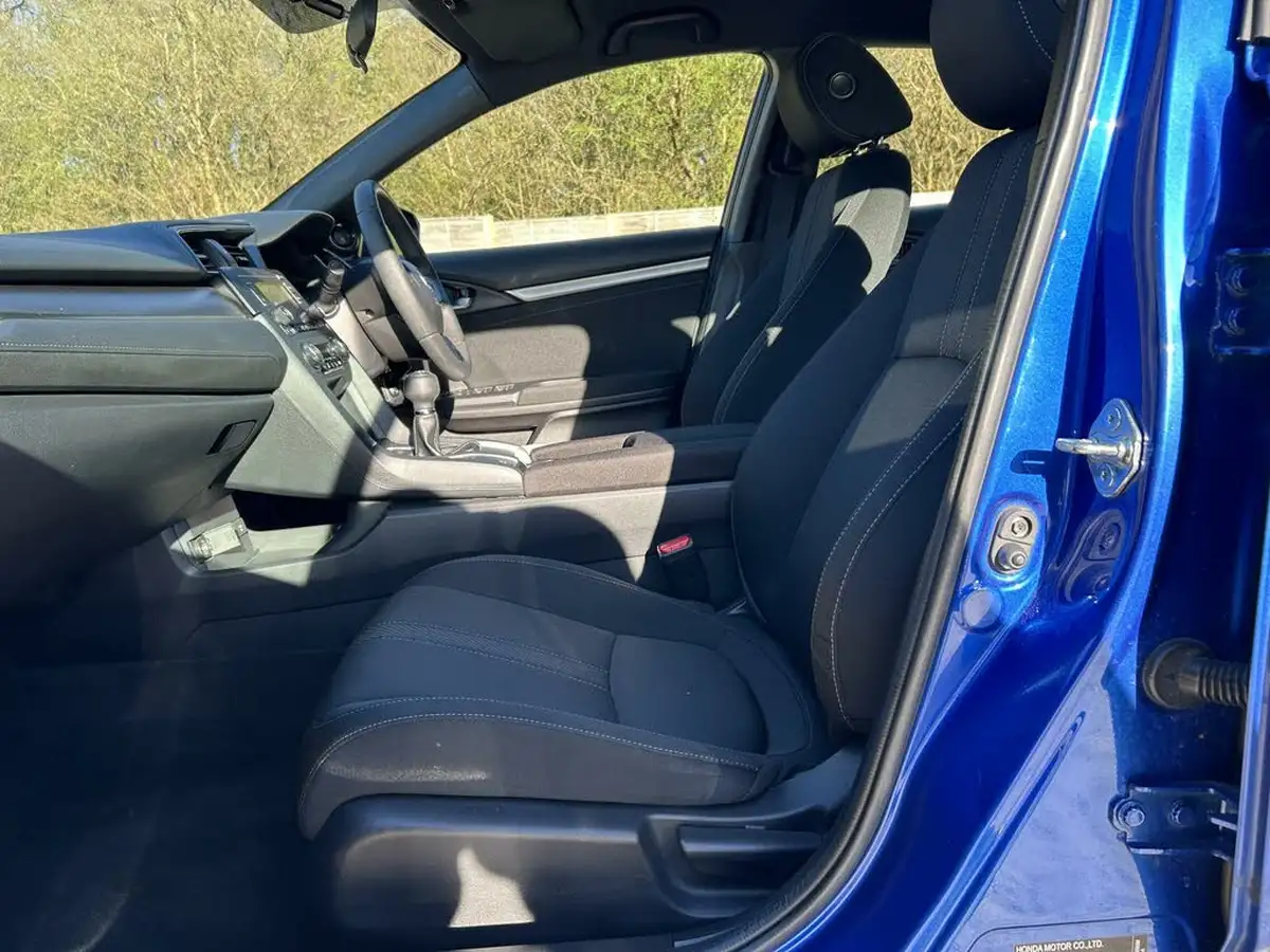 2019-honda-civic-16-i-dtec-se-hatchback-5d-big-22