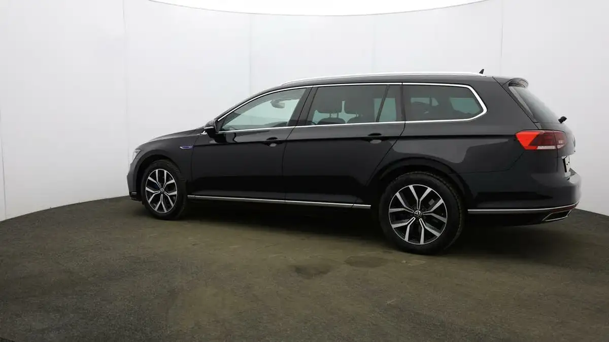 2021-volkswagen-passat-14-tsi-gte-estate-5d-big-57