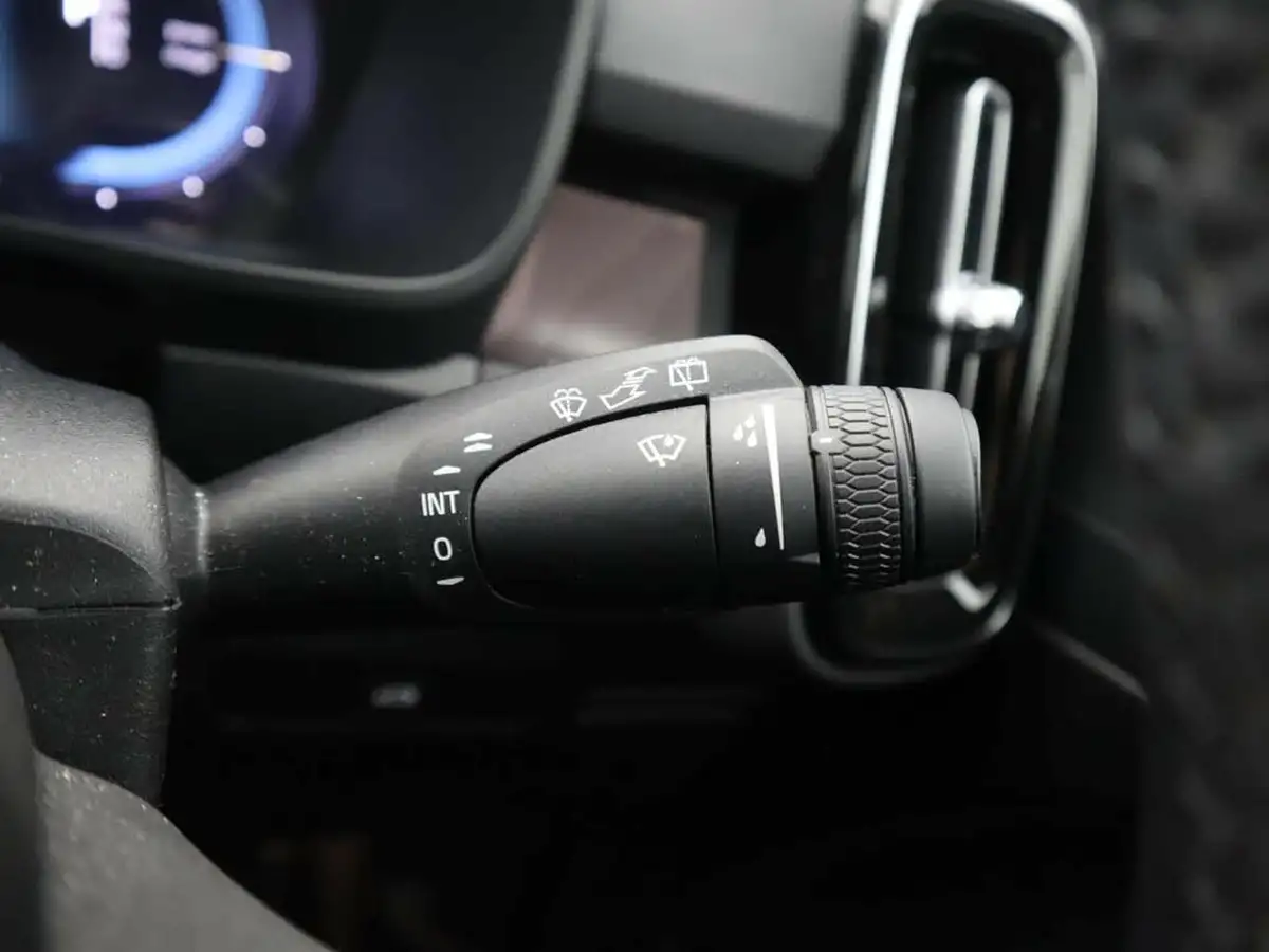 2023-volvo-xc40-e-twin-recharge-plus-big-23