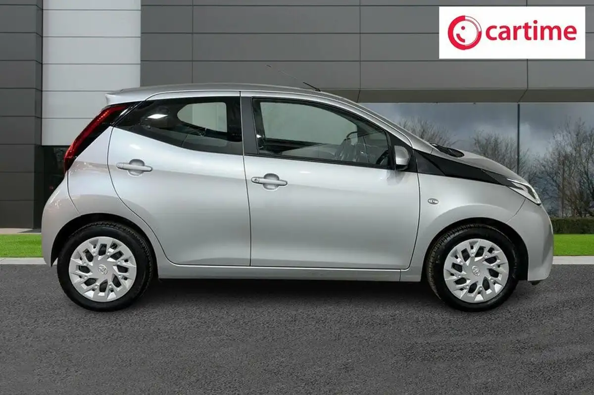 2021-toyota-aygo-10-vvt-i-x-play-tss-big-1
