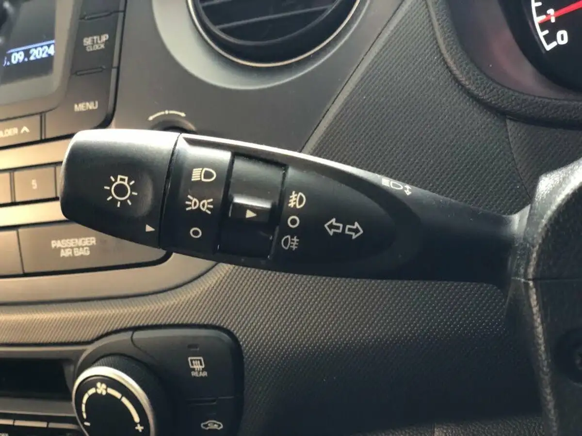 2017-hyundai-i10-10-premium-big-24