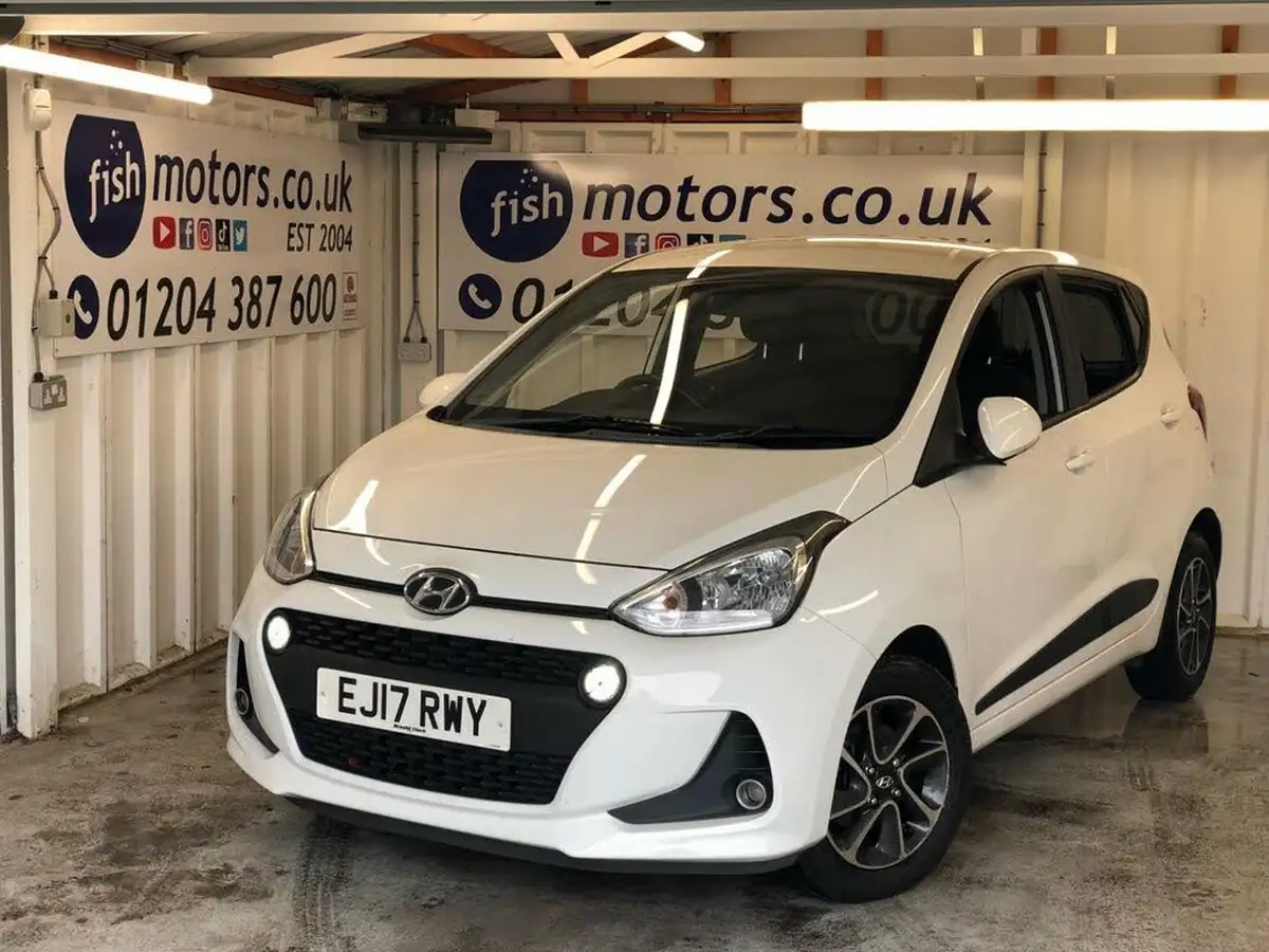 2017-hyundai-i10-10-premium-big-0
