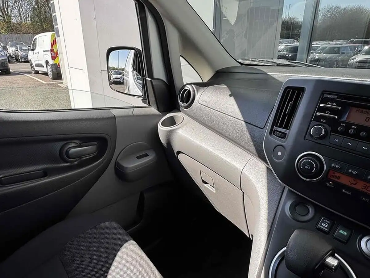 2019-nissan-env200-e-acenta-panel-van-auto-big-28