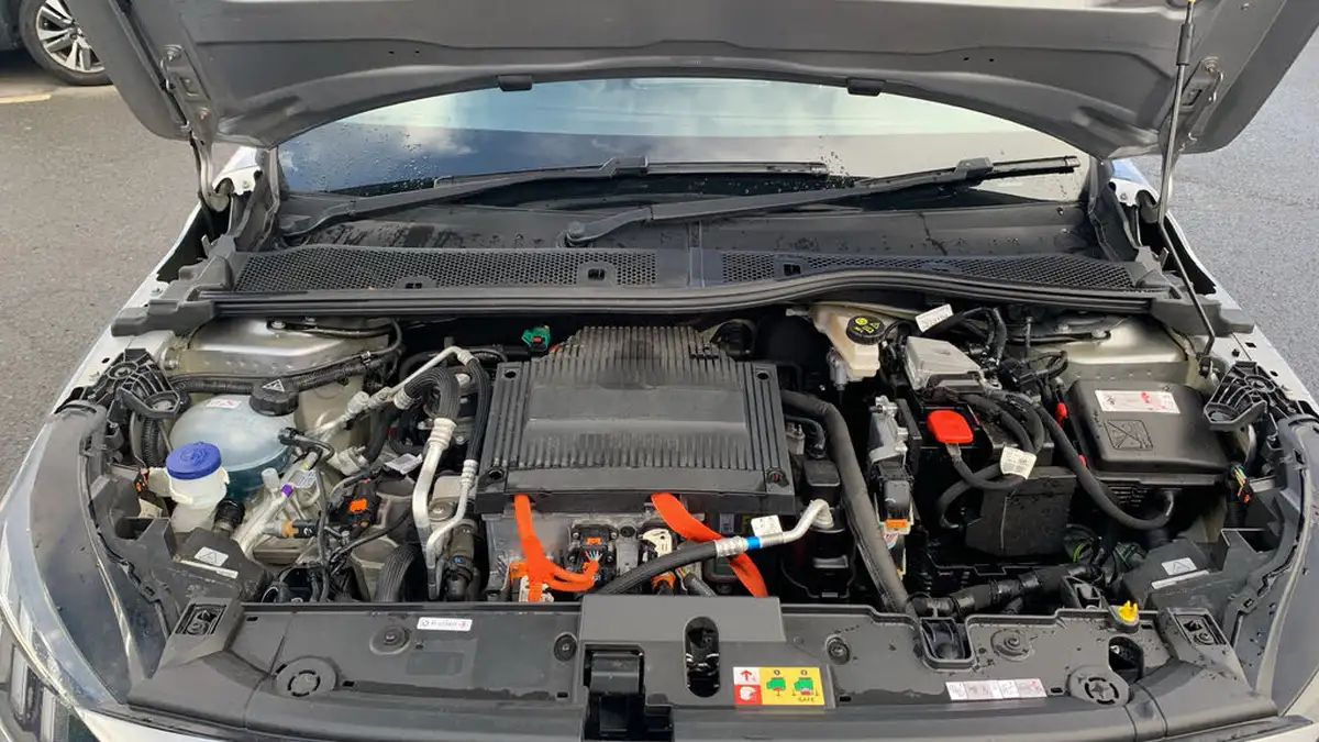 2020-peugeot-208-e-allure-big-17