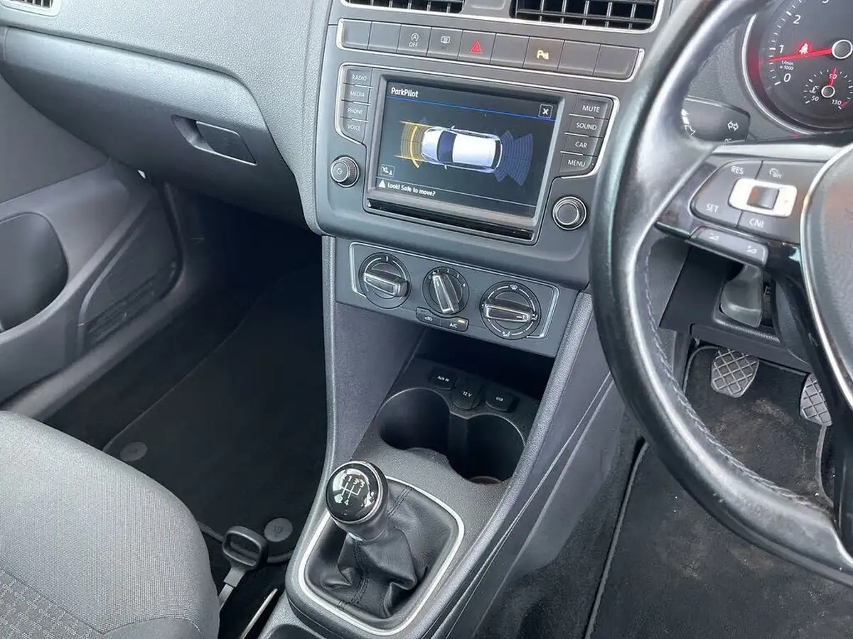 2017-volkswagen-polo-12-tsi-match-edition-bmtss-5d-big-2