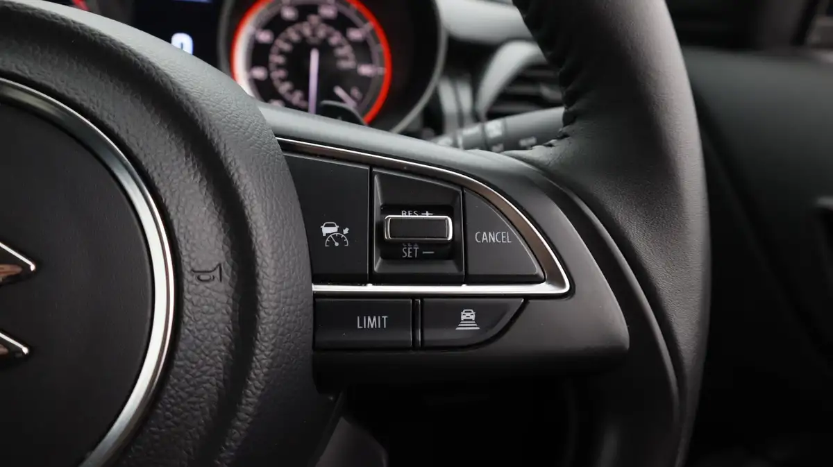 2024-suzuki-swift-12-dualjet-sz5-big-23