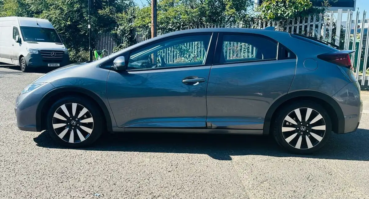 2016-honda-civic-18-i-vtec-se-plus-navi-hatchback-auto-big-2