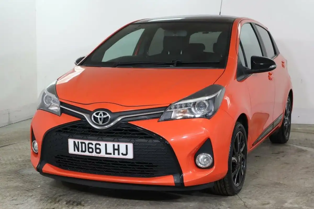 2016-toyota-yaris-133-orange-edition-big-2