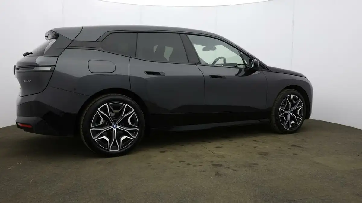 2022-bmw-ix-e-xdrive-50-m-sport-big-49