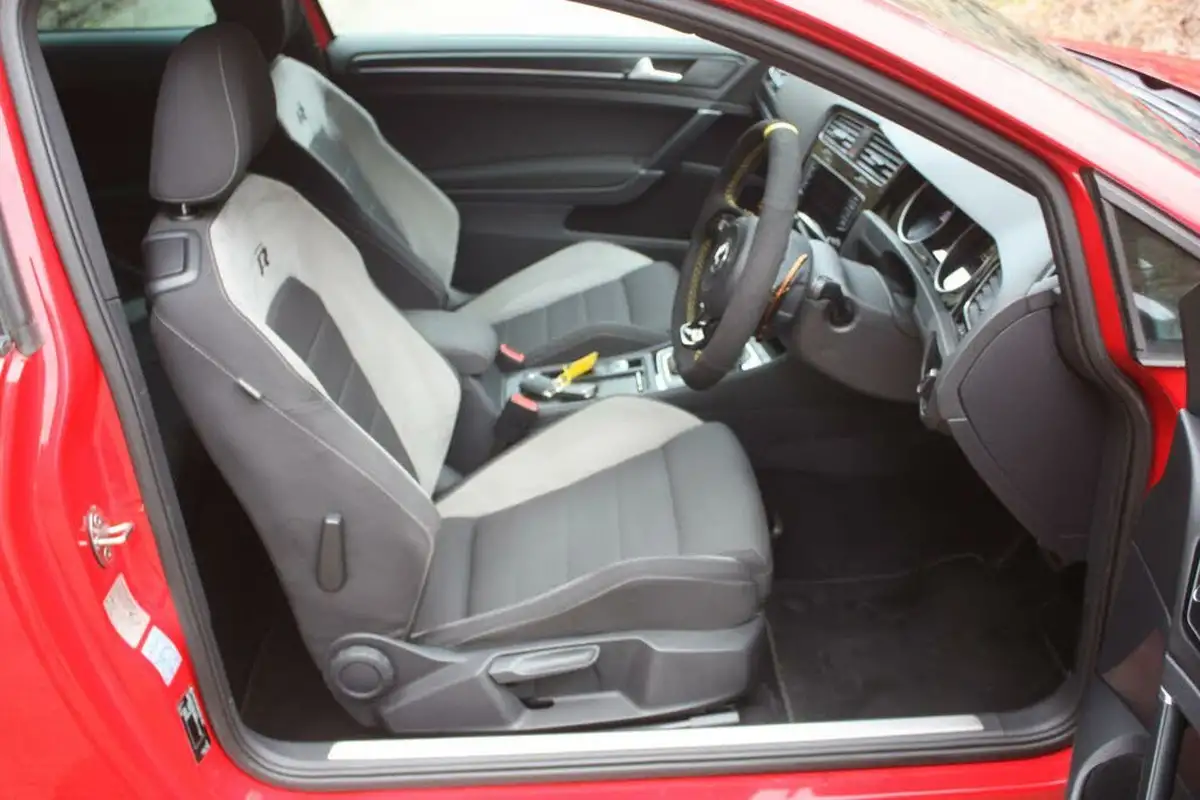 2014-volkswagen-golf-20-tsi-r-bmtss-3d-dsg-big-9