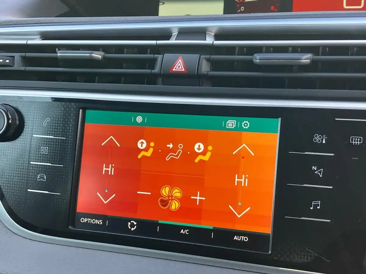 2022-citroen-grand-c4-spacetourer-12-puretech-sense-eat8-big-11