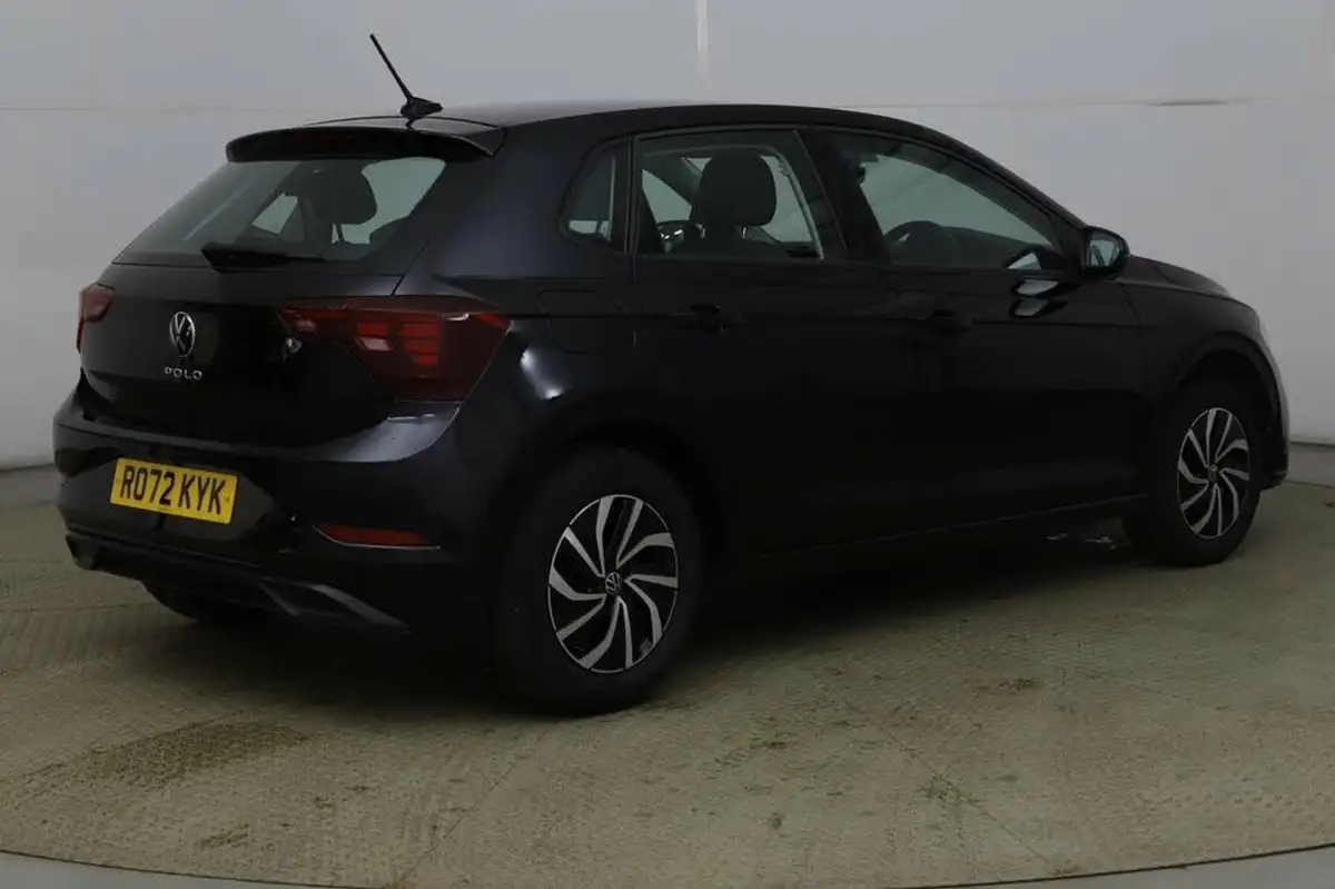 2022-volkswagen-polo-10-life-big-1