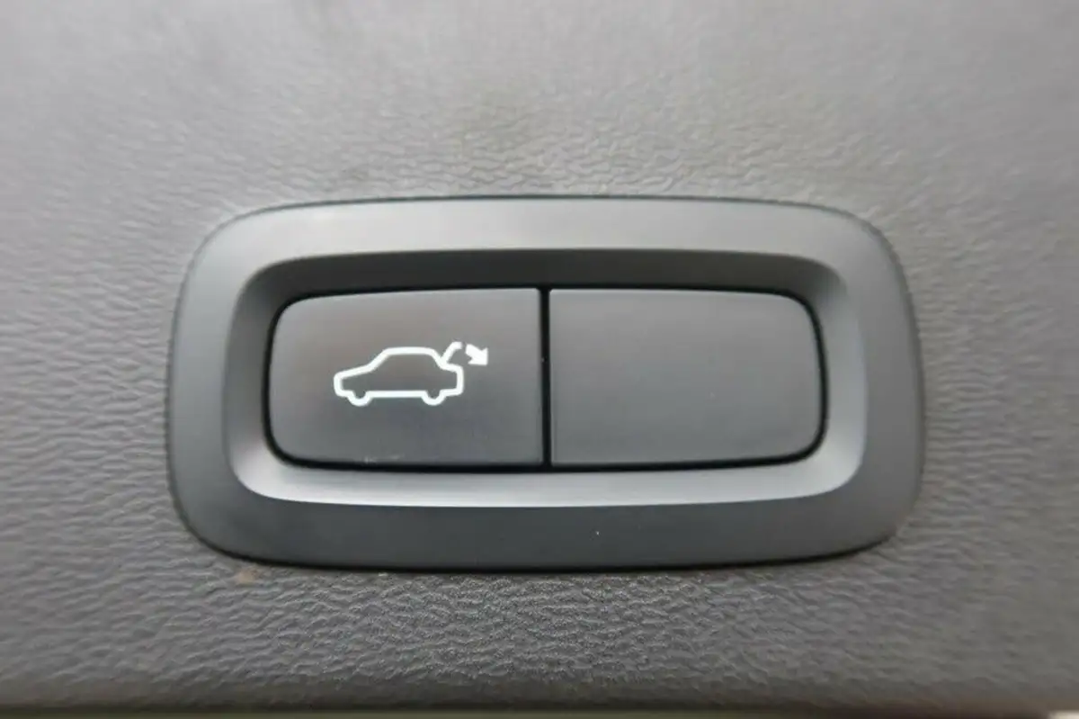 2021-volvo-xc40-15-t3-inscription-163bhp-big-11