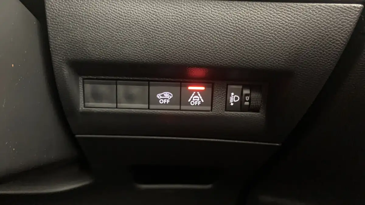 2022-peugeot-2008-suv-12-puretech-allure-premium-130bhp-eat8-big-19