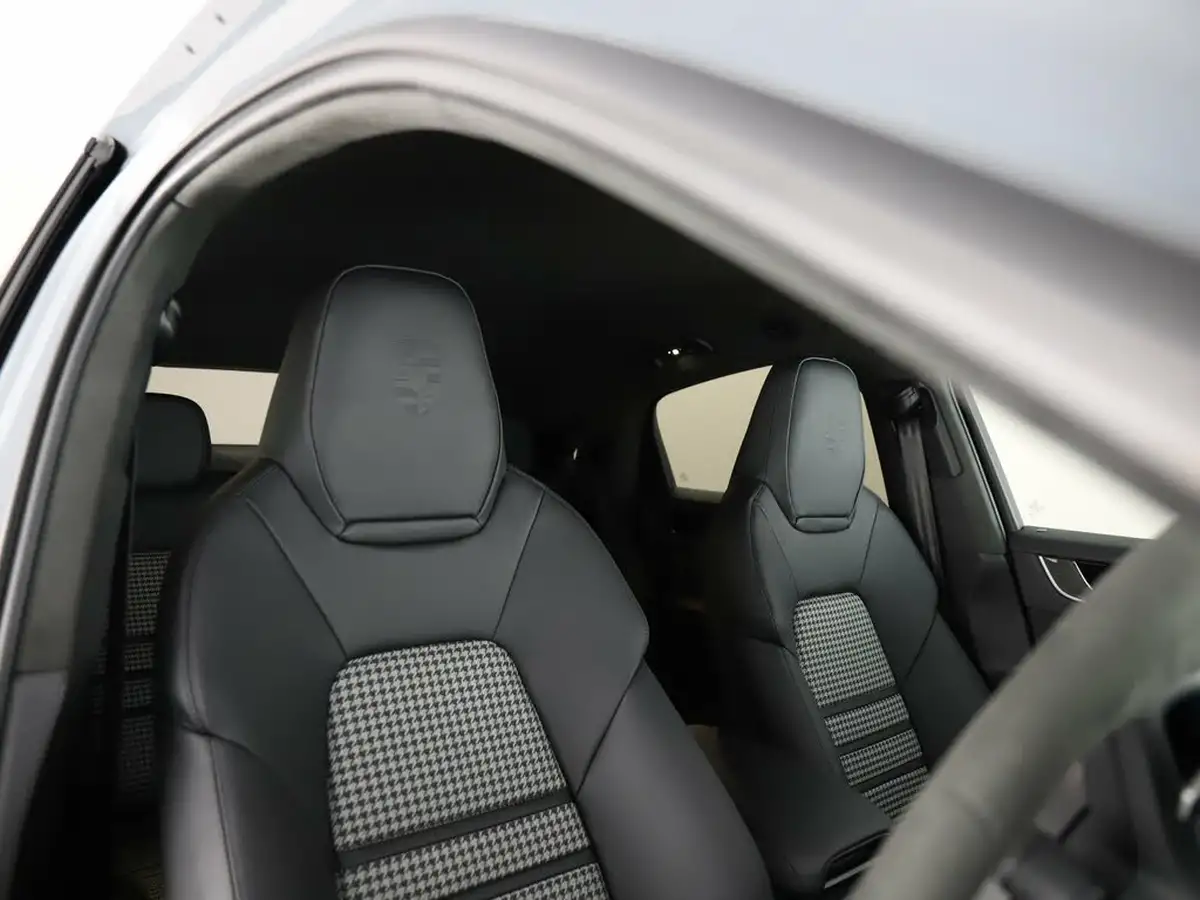 2025-porsche-cayenne-40-v8-s-coupe-big-12