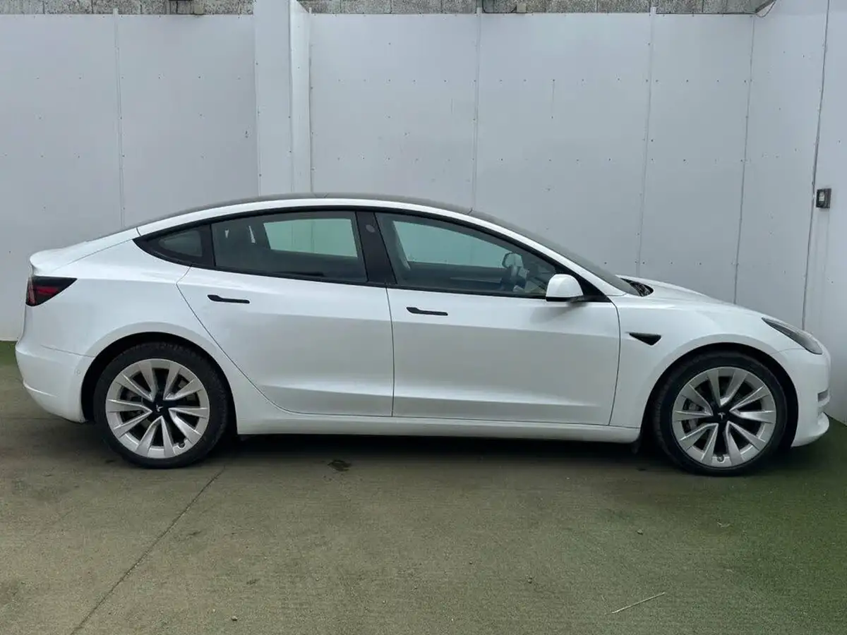 2022-tesla-model-3-e-long-range-big-2