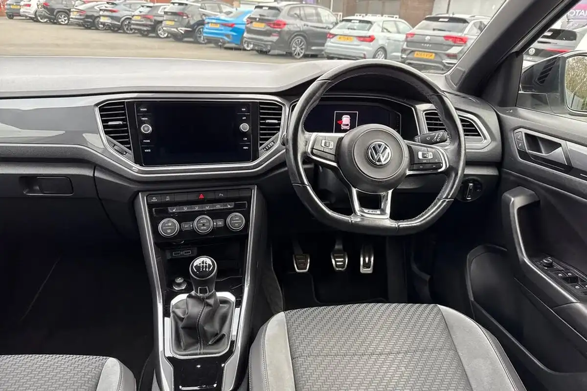 2020-volkswagen-t-roc-15-tsi-r-line-hatchback-5d-big-17