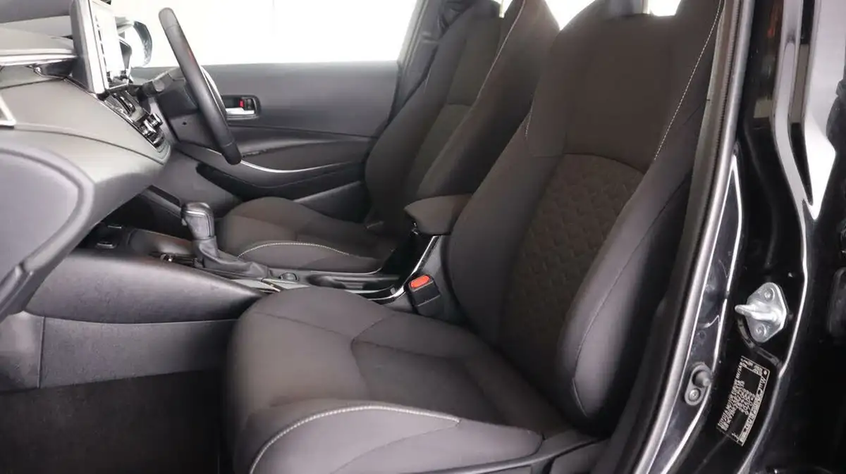 2022-toyota-corolla-18-vvt-i-icon-tech-trk-hatchback-5d-big-14