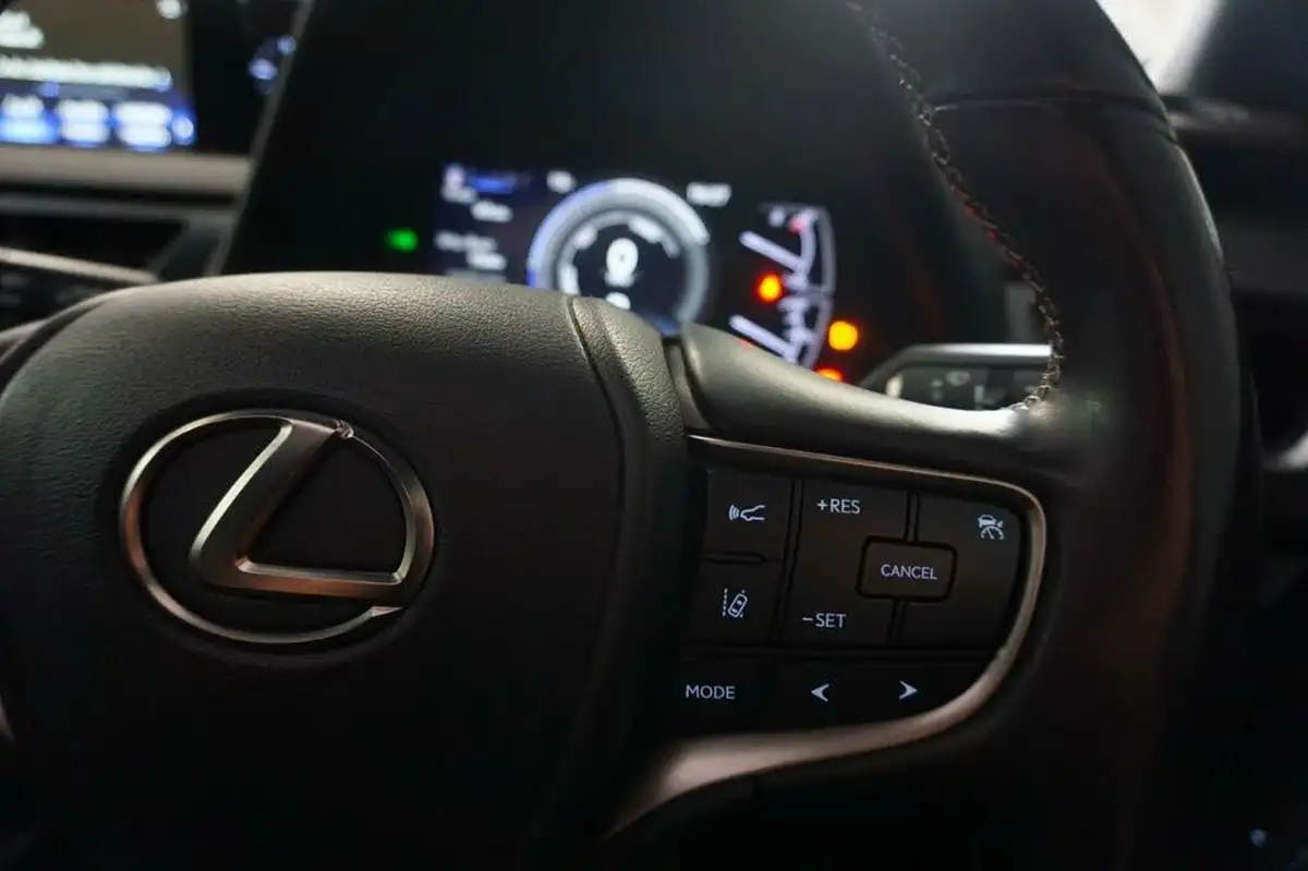 2019-lexus-ux-250h-20-ux-big-38