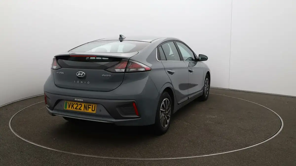 2022-hyundai-ioniq-e-premium-electric-big-47