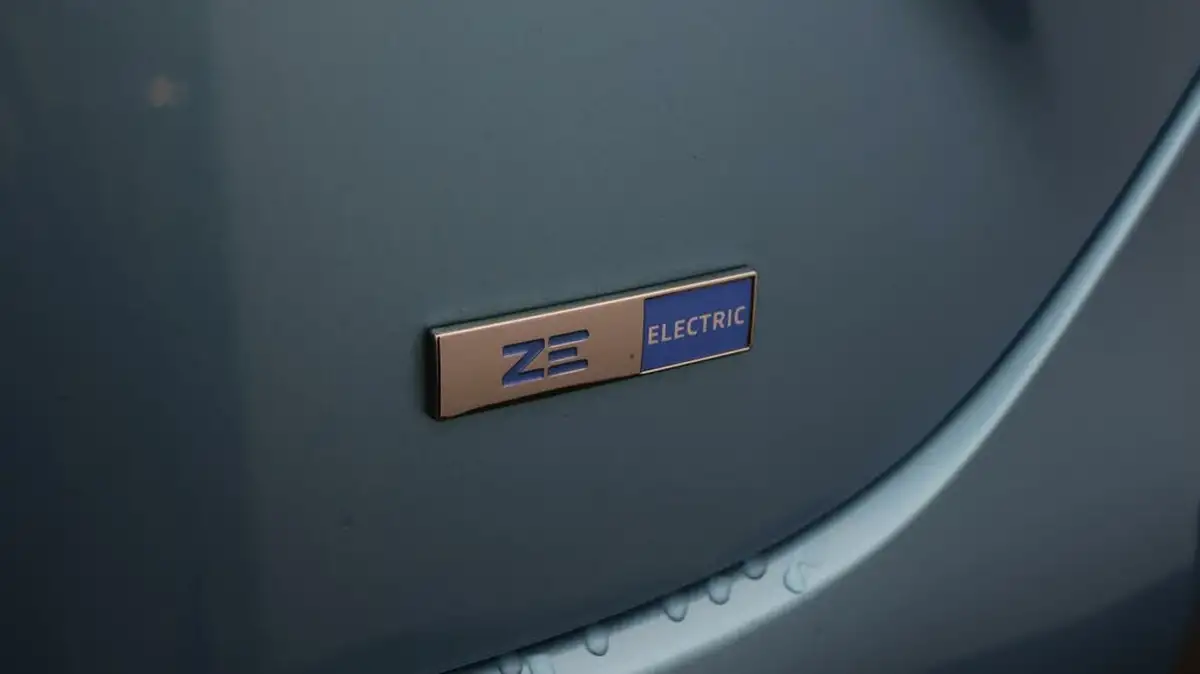 2021-renault-zoe-e-gt-line-big-20