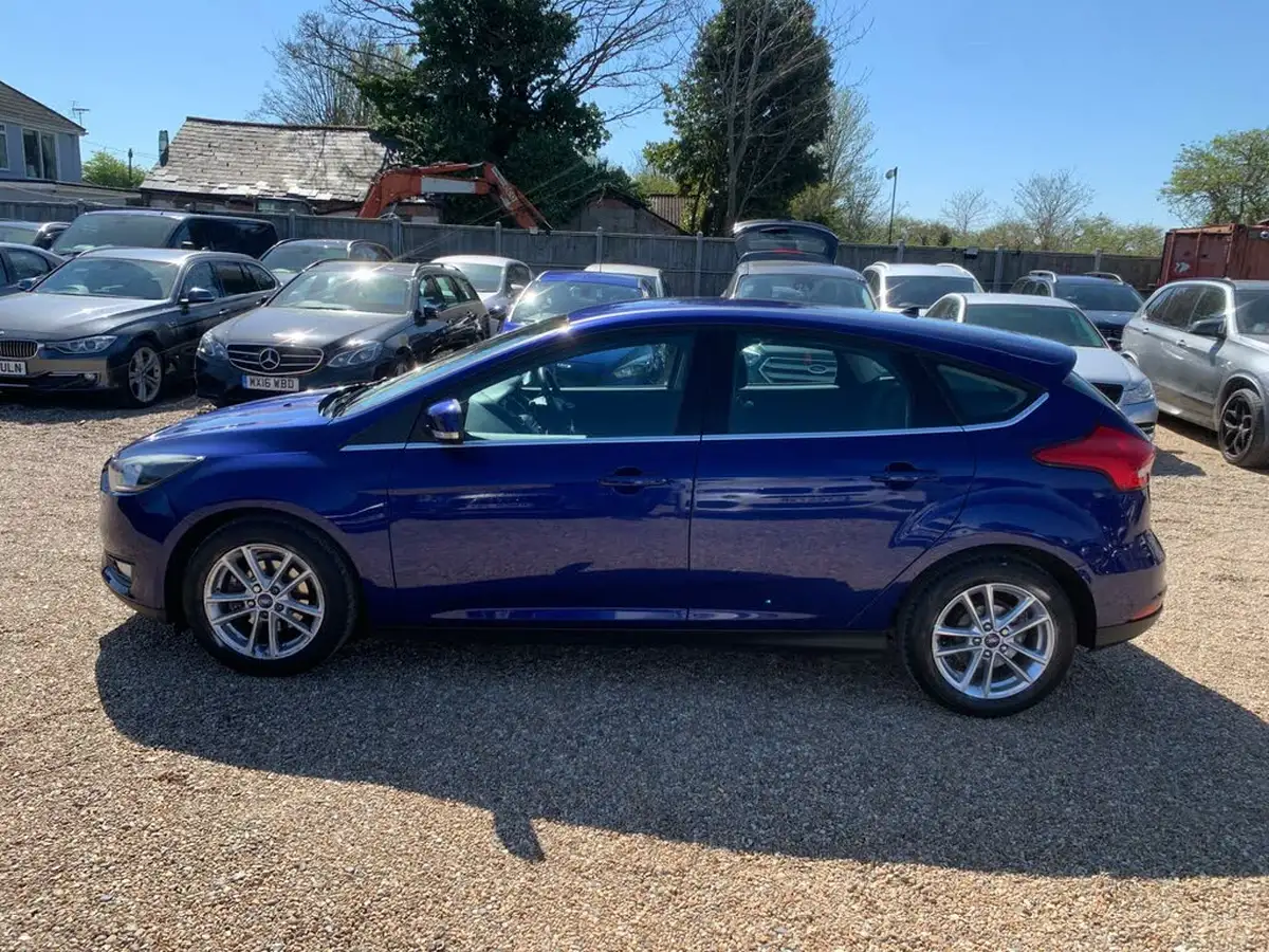 2015-ford-focus-16tdci-zetec-hatchback-big-3