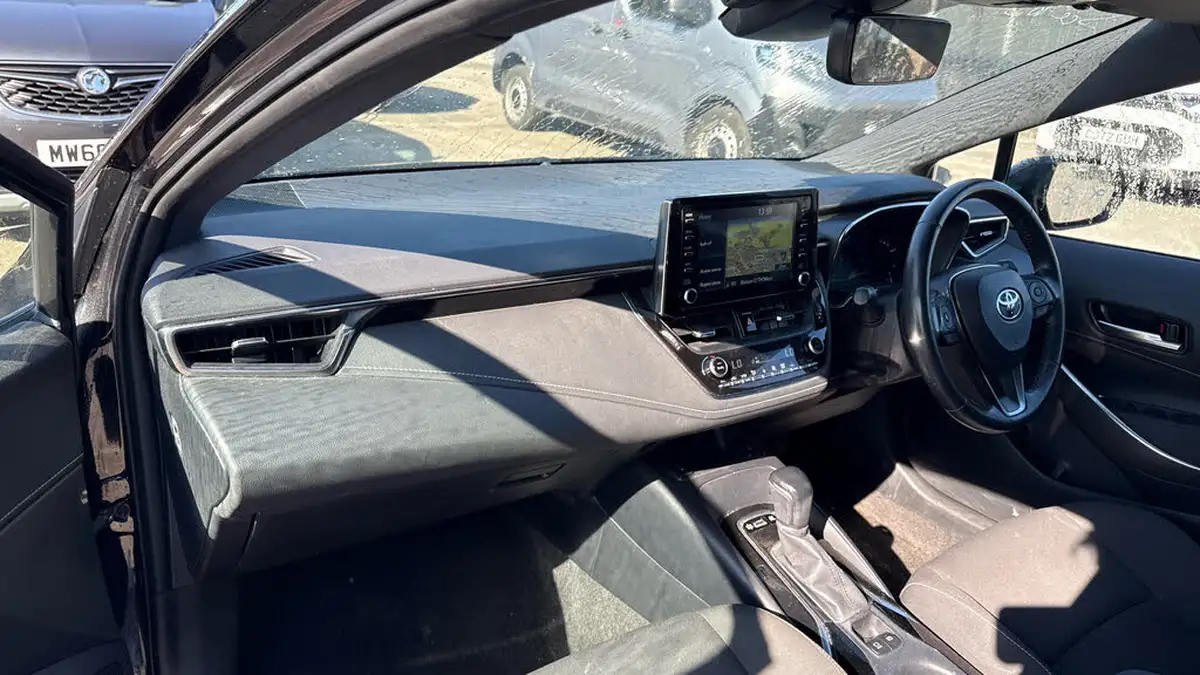 2020-toyota-corolla-18-vvt-i-design-trk-touring-sports-5d-big-9