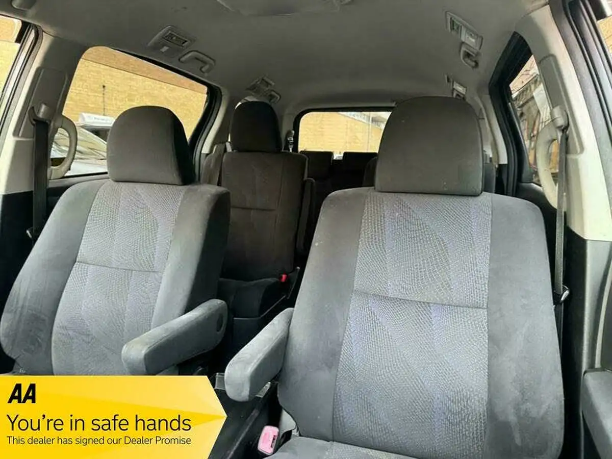 2012-toyota-estima-aeras-24-big-14