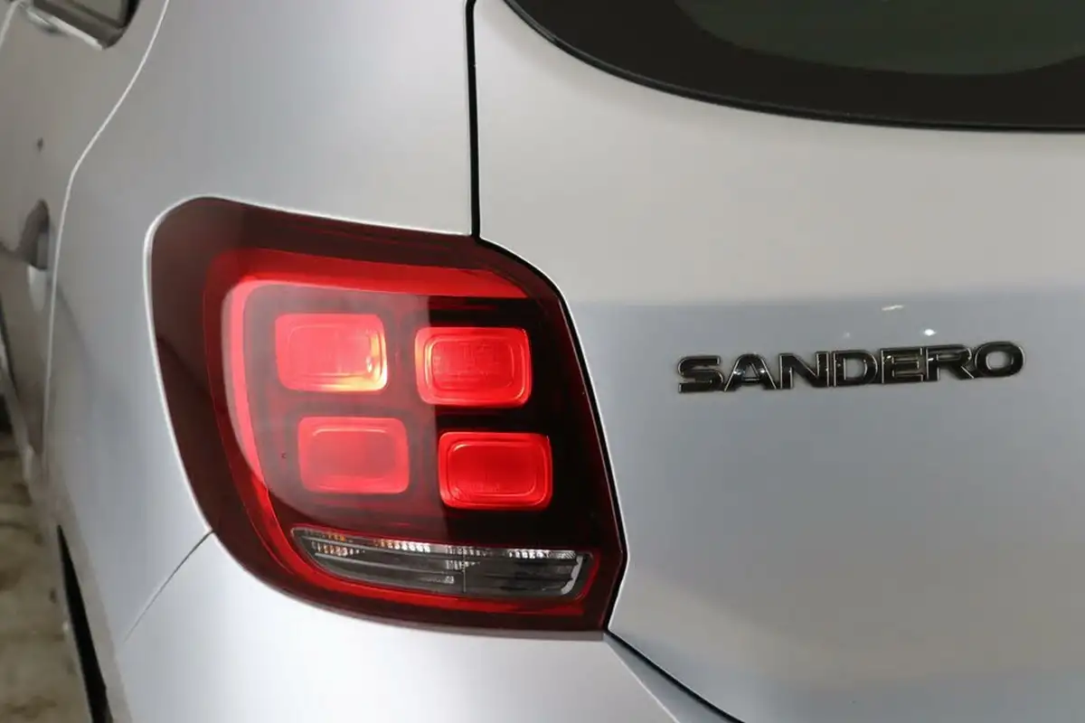 2020-dacia-sandero-10-sce-essential-big-8
