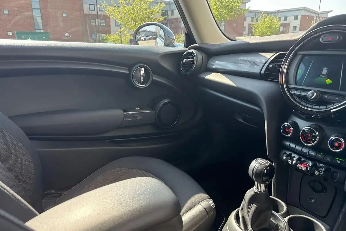 2019-mini-cooper-15-cooper-classic-hatchback-3d-big-58