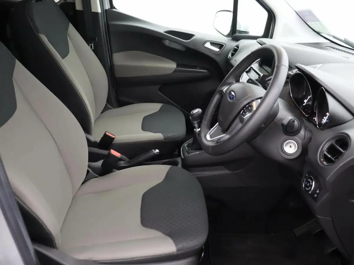 2020-ford-tourneo-courier-15tdci-titanium-big-12