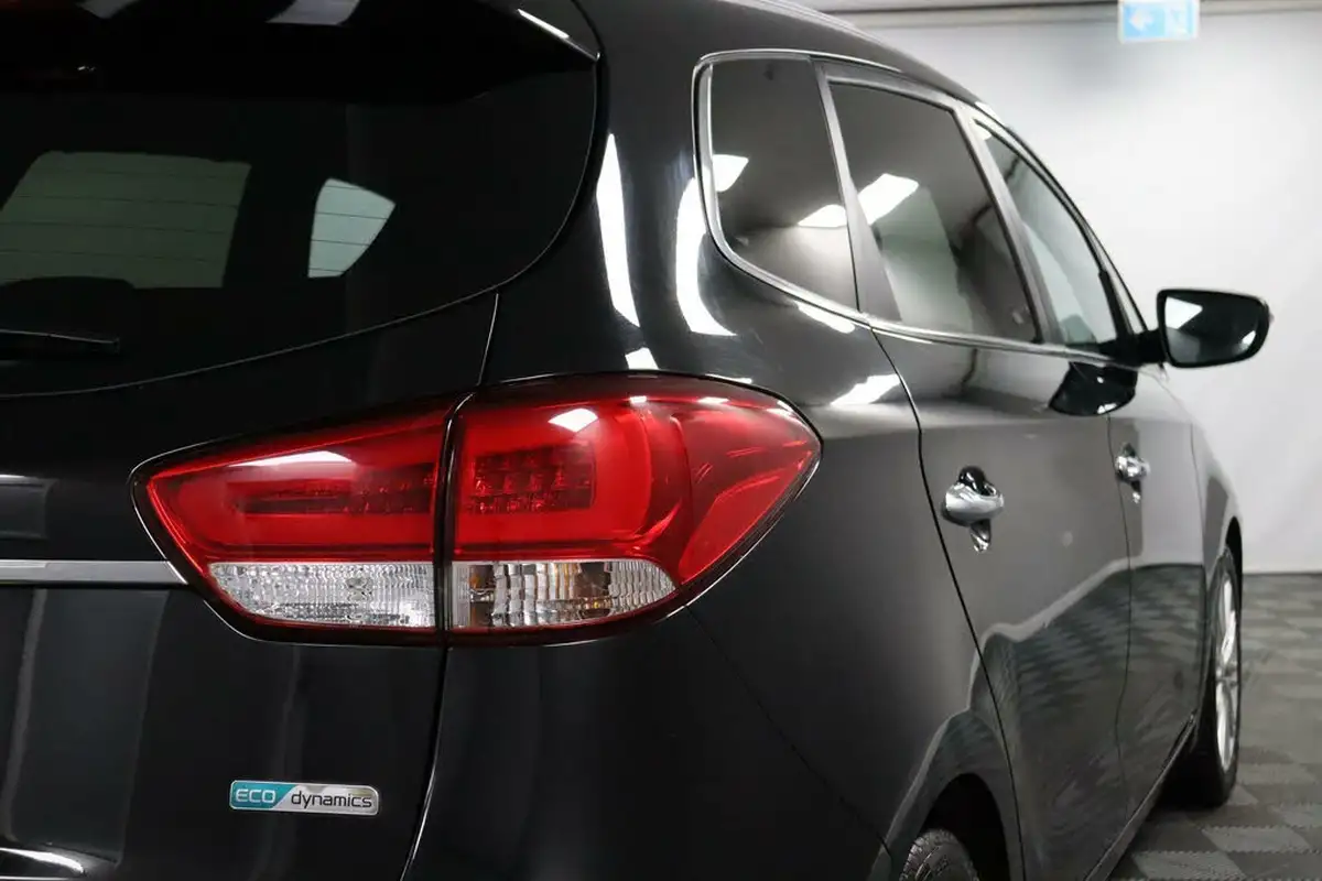 2017-kia-carens-17crdi-4-big-18