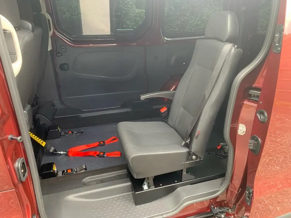 2023-renault-trafic-passenger-20-blue-dci-sl28-110-business-big-3